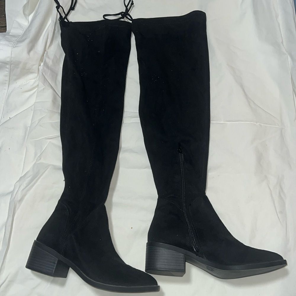 R2 Gabbie tall boots size 8M black